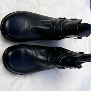 Clark's boots Great condition, only worn once.